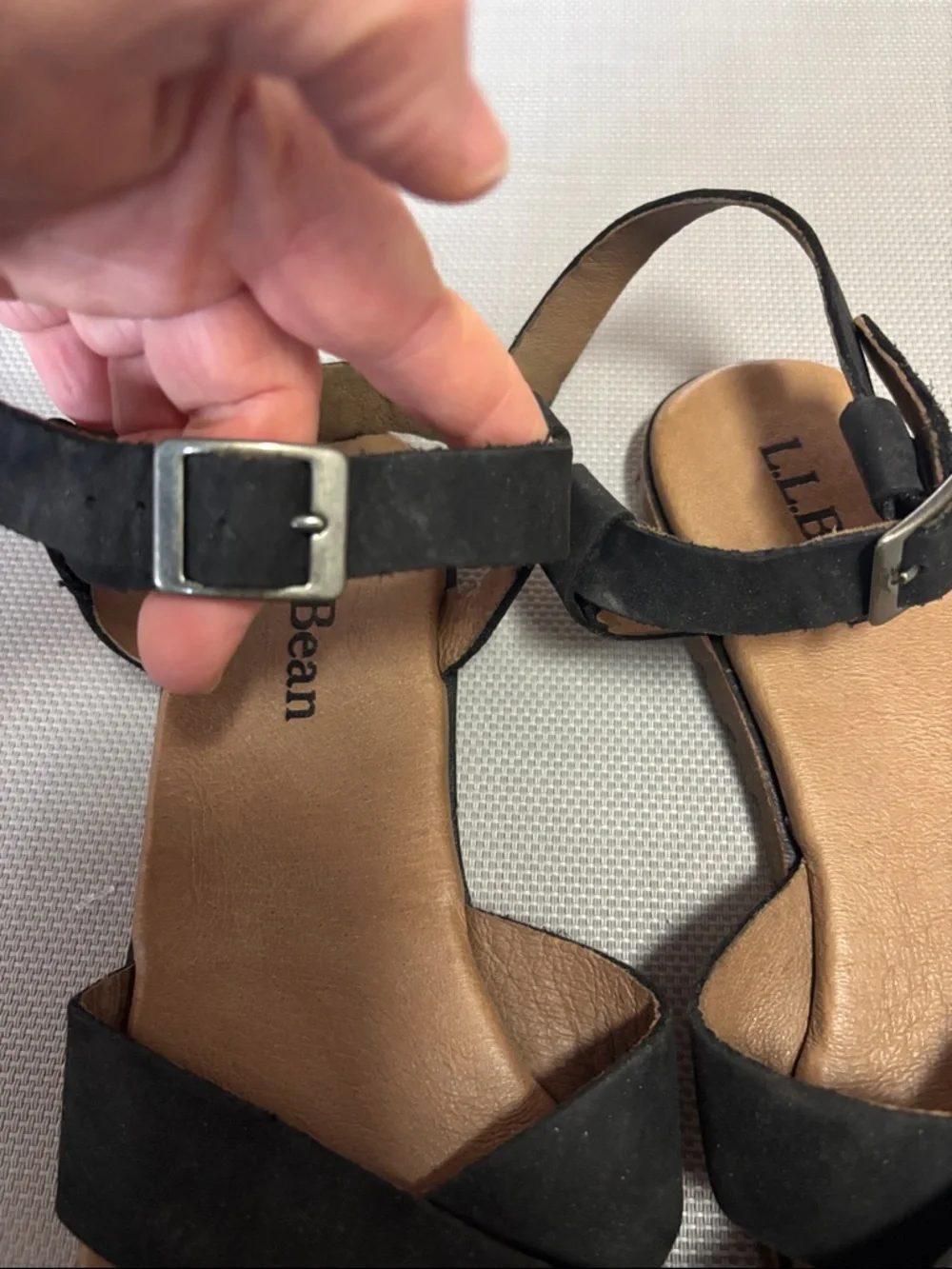 L.L. Bean Black Leather Crisscross Strap walking Sandals size 9